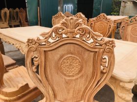 Bộ bàn ăn hoàng gia 8 ghế louis có tay gỗ gõ đỏ cao cấp (Chị Linh, Điện Biên) 16 vách ghế tạo hình độc đáo đục hoa lá tây