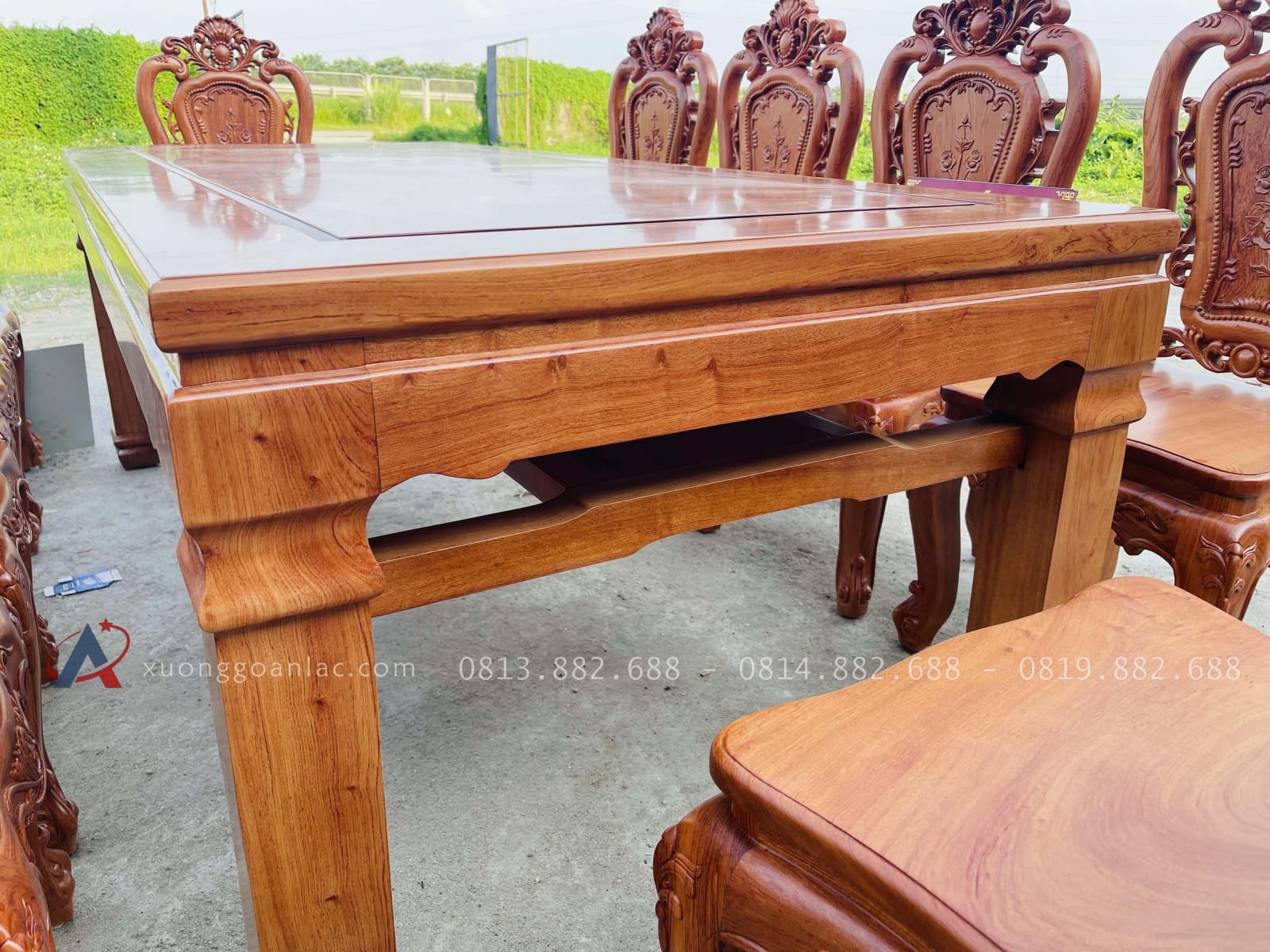 Siêu phẩm bàn ăn chữ nhật 10 ghế hồng hạt gỗ hương đá cao cấp (Chị Phượng, Hải Phòng) 29 Chân bàn thiết kế vuông khỏe khoắn