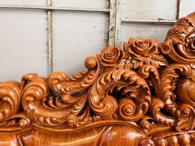 Mẫu bàn ghế hoàng gia nguyên khối 10 món gỗ hương đá (Chú Sang,Lộc Ninh) 29 họa tiết hoa hồng lá tây trải dài xuống vai ghế