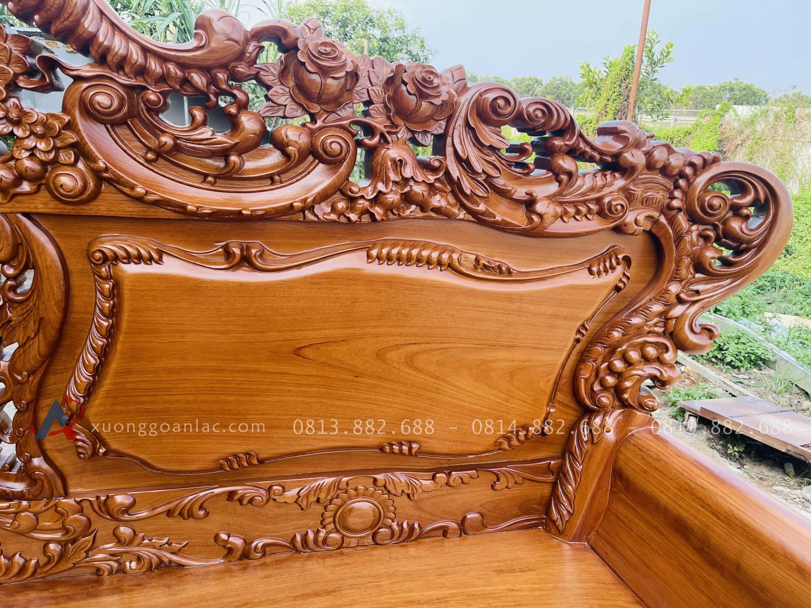 Bộ bàn ghế louis hoàng gia nguyên khối 6 món gỗ gõ đỏ của Chú Minh , Quy Nhơn 39 vách ghế tạo khung lá tây để trơn đẹp mắt