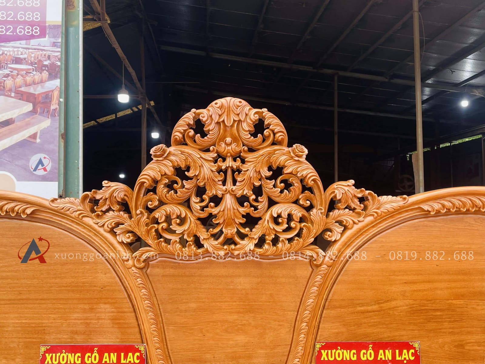 Siêu phẩm giường hoàng gia nguyên khối GAL-16 gỗ gõ đỏ cao cấp (Chị Hạnh, Hà Nội) 33 họa tiết trên chương giường được đục tay tinh xảo