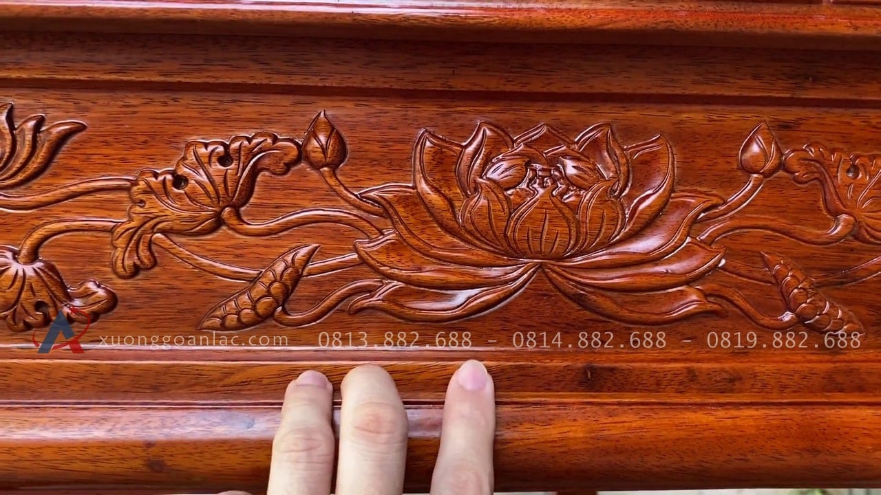 Án gian thờ mẫu như ý dạ thủng 1m97 gỗ gụ Lào chân 12 giao Điện Biên 19 cận cảnh hình ảnh hoa sen trên dạ hồi