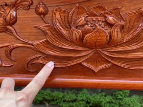 Bộ án gian thờ mẫu Triện Sen 2m17 (Thanh Hóa) 13 cận cảnh hình ảnh hoa sen đục tay tinh xảo