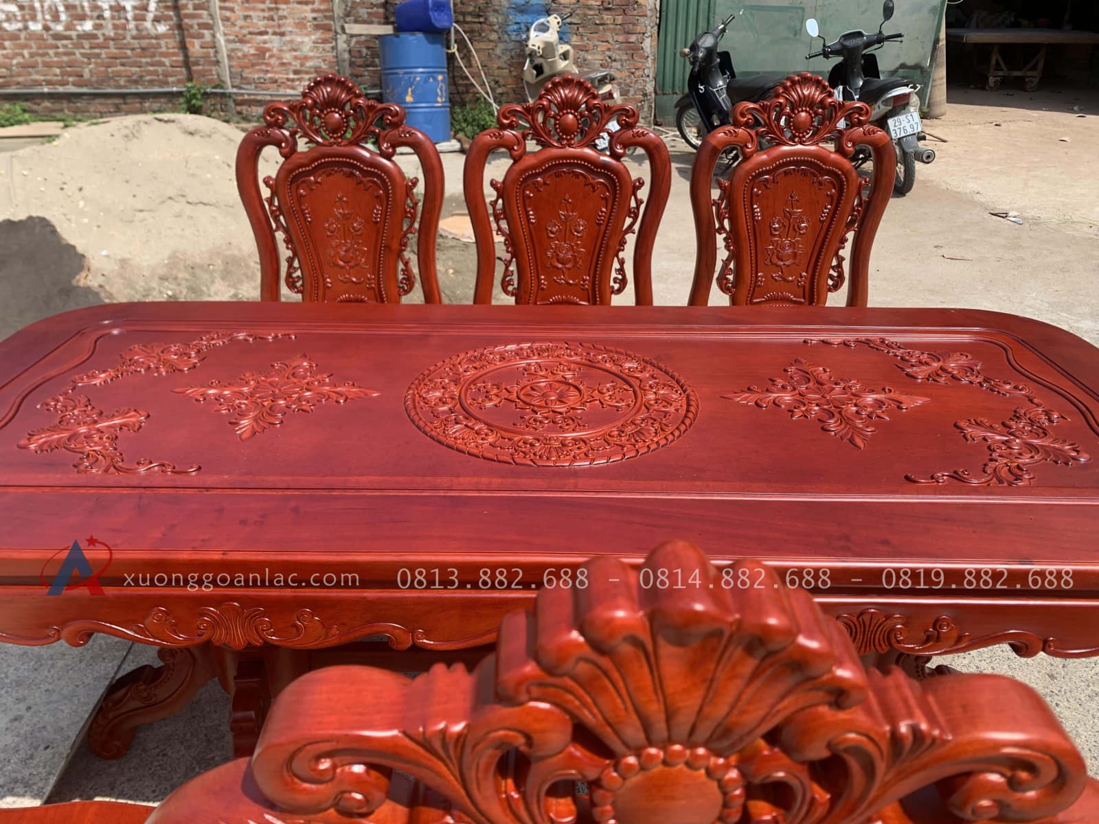 Bàn ăn chữ nhật bo góc 6 ghế hồng hạt gỗ hương đá (Anh Trường, An Giang) 19 mặt bàn khung tranh đục hoa lá tây
