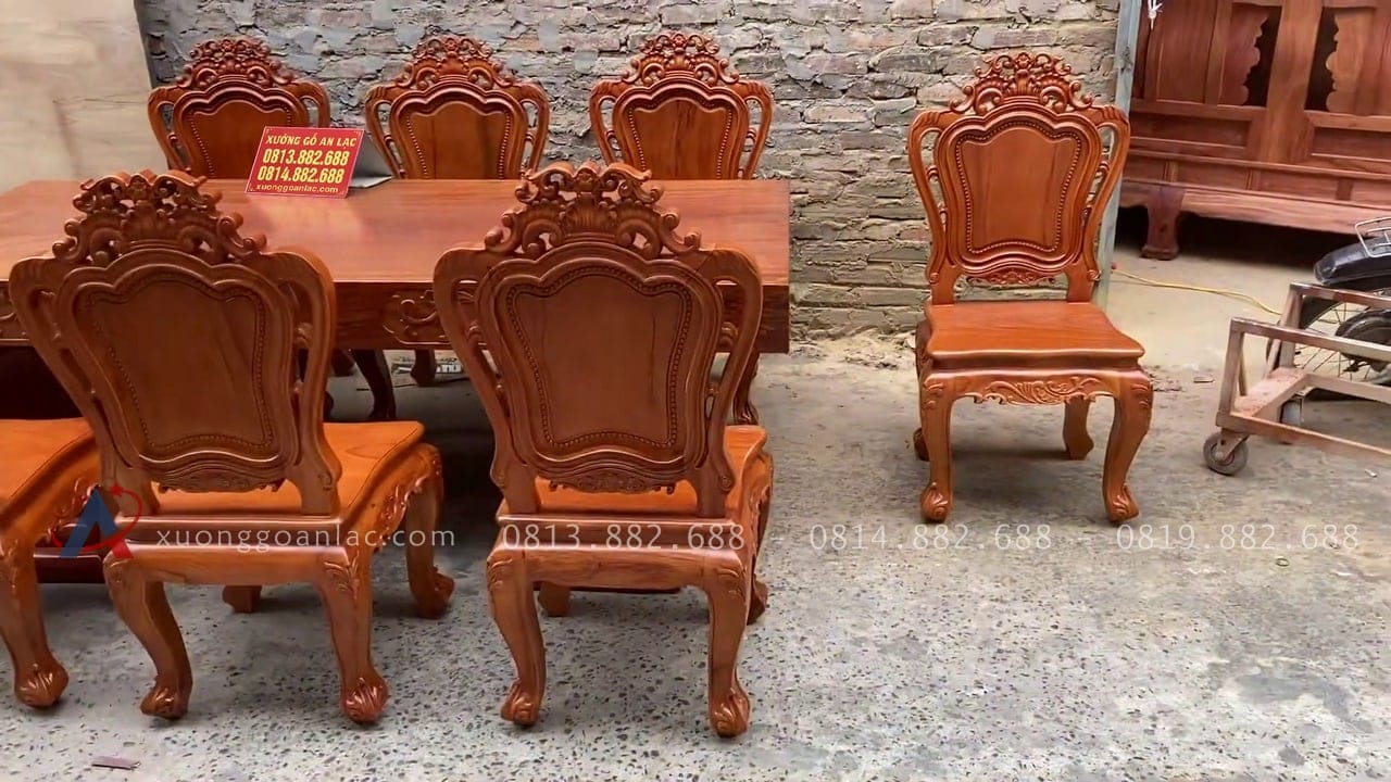 Bộ bàn ăn nguyên khối 8 ghế louis hoàng gia gỗ gõ đỏ (Anh Tiến, Gia Lâm) 20 Trọn bộ 8 ghế louis hoàng gia