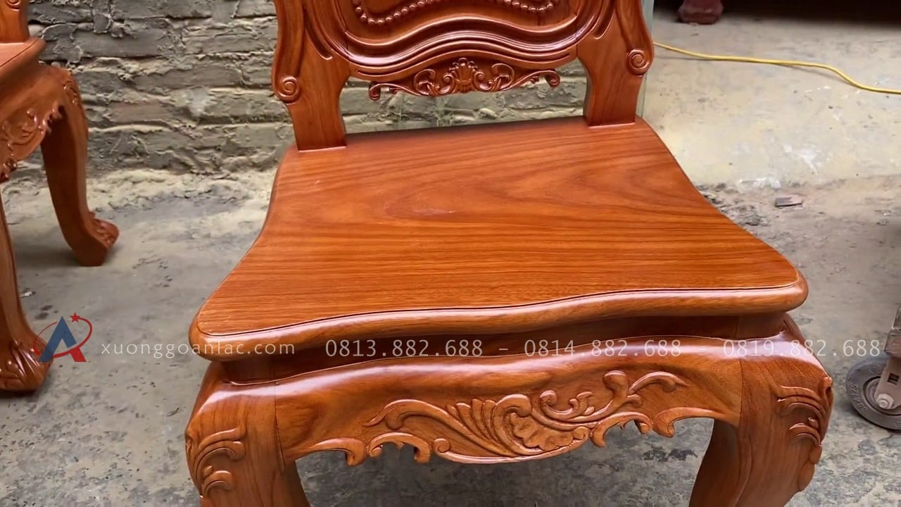 Bộ bàn ăn nguyên khối 8 ghế louis hoàng gia gỗ gõ đỏ (Anh Tiến, Gia Lâm) 22 mặt ngồi ván liền tấm