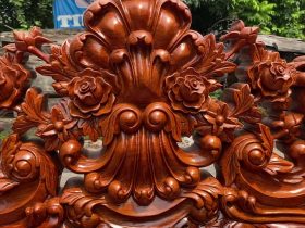 Cận cảnh đỉnh chương đục hoa hồng lá tây