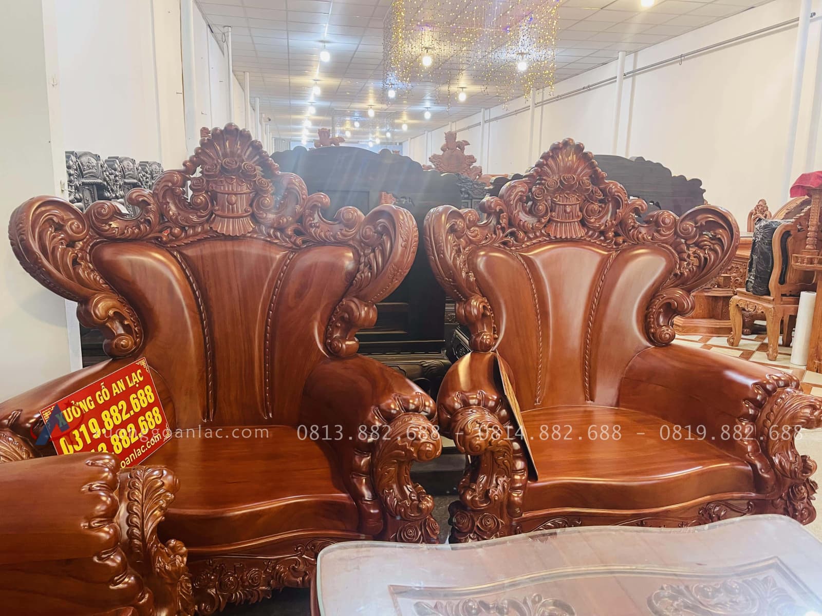 Bàn ghế hoàng gia nguyên khối 10 món gỗ gõ đỏ hàng vip (Anh Kiệt, Thanh Hoá ) 43 ghế đơn louis hoàng gia