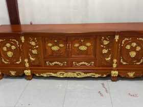 mẫu kệ tivi gỗ gõ đỏ dát vàng