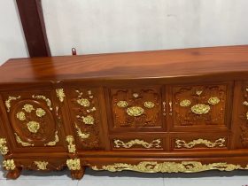 Thân kệ thiết kế nhiều tủ và ngăn kéo