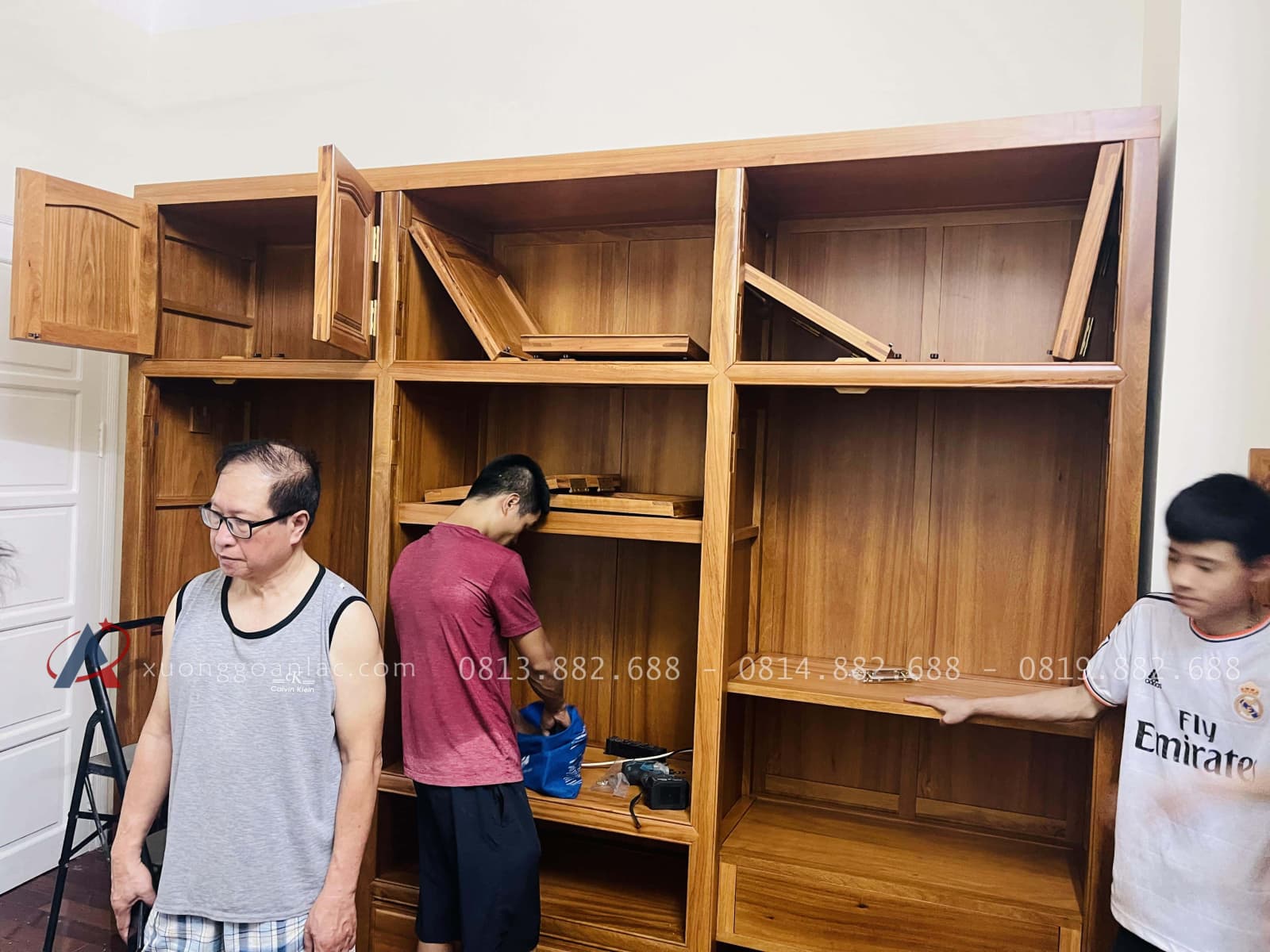 Bàn giao combo giường trơn và tủ quần áo gỗ gõ đỏ 51 mẫu tủ gỗ hiện đại