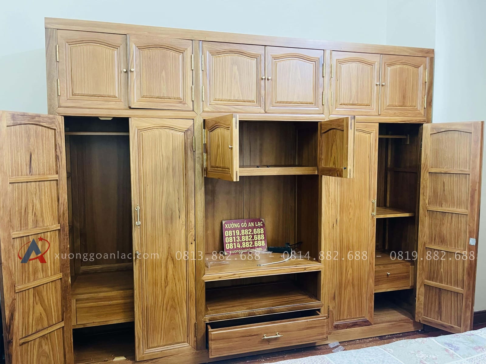 Bàn giao combo giường trơn và tủ quần áo gỗ gõ đỏ 53 mẫu tủ quần áo kích thước lớn