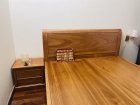 Bàn giao combo giường trơn và tủ quần áo gỗ gõ đỏ 25 giường ngủ dát phản tấm