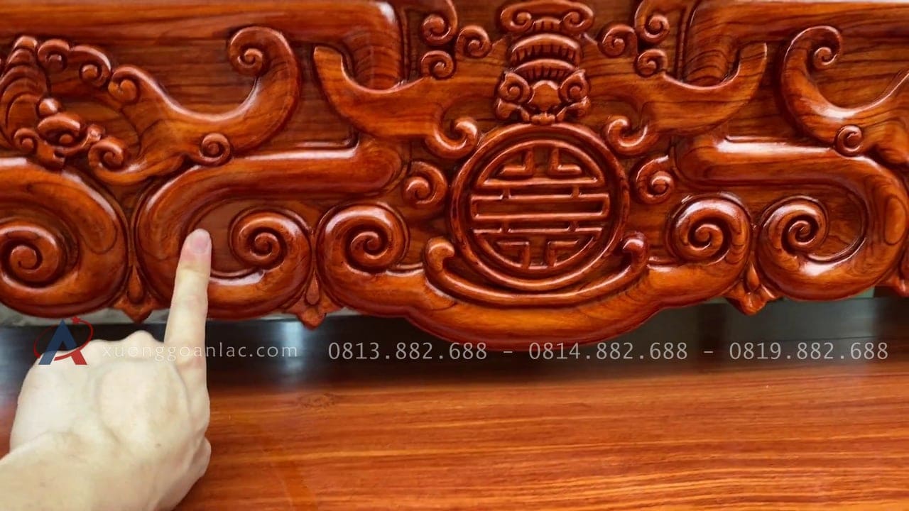 Bộ án gian thờ Như ý kèm bàn cơm 1m97 gỗ hương đá (Sơn La) 5 các họa tiết vân mây uốn lượn trên yếm dạ