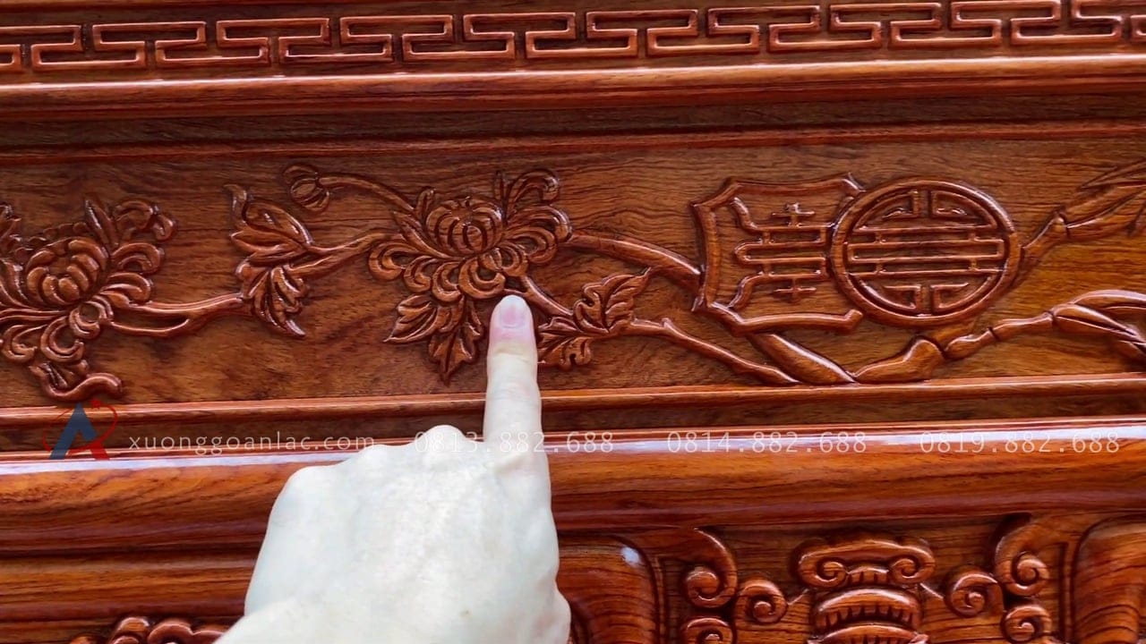 Bộ án gian thờ Như ý kèm bàn cơm 1m97 gỗ hương đá (Sơn La) 23 họa tiết hoa cúc trên dạ tiền