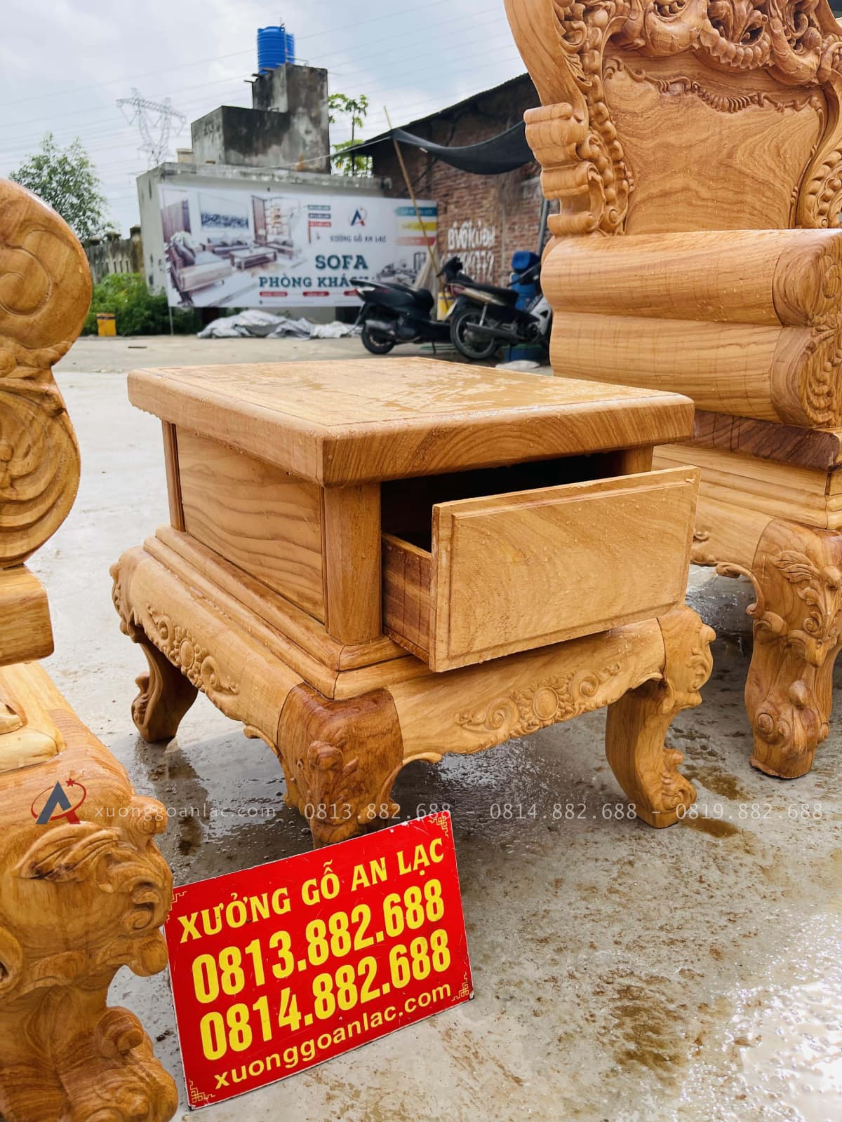 Bộ bàn ghế hoàng gia louis 10 món gỗ gõ đỏ ( Chú Quyền, Bình Định) 43 thân đôn có thiết kế ngăn kéo để đồ