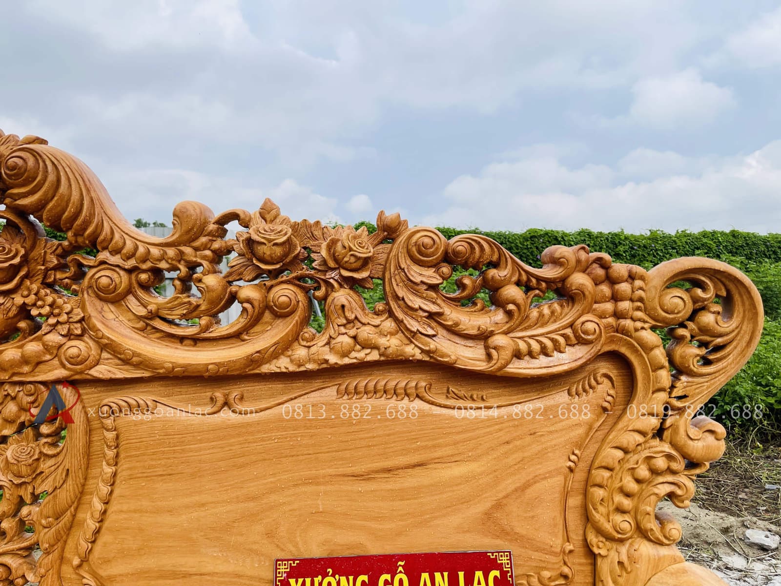 Bộ bàn ghế hoàng gia louis 10 món gỗ gõ đỏ ( Chú Quyền, Bình Định) 37 vai ghế tạo hình lá tây hoa hồng