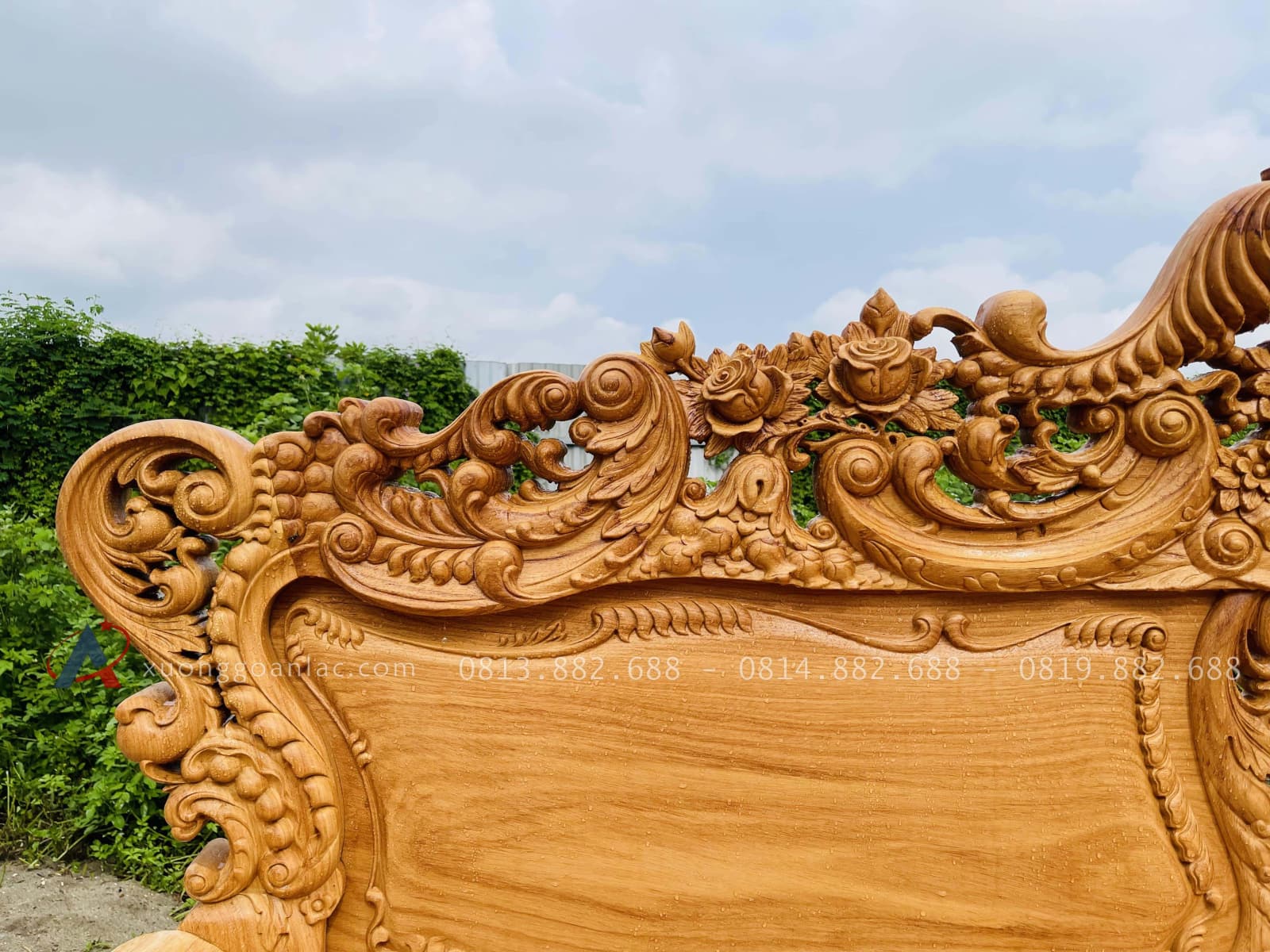 Bộ bàn ghế hoàng gia louis 10 món gỗ gõ đỏ ( Chú Quyền, Bình Định) 38 mặt vách giữ trơn