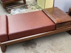 đôn ngồi gỗ óc chó sang trọng