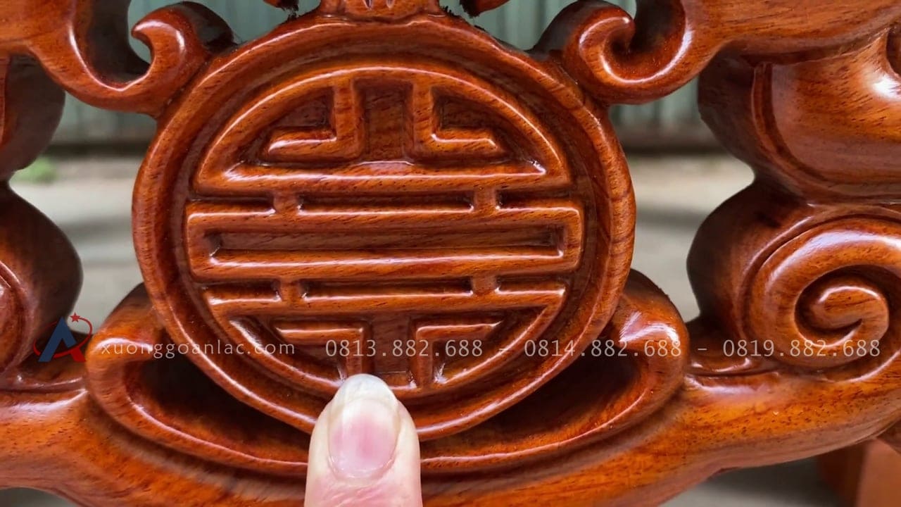 Cặp án gian thờ gỗ hương đá cao cấp 28 cận cảnh chữ thọ tròn