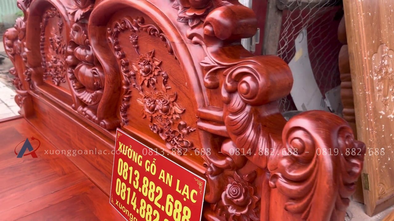 Giường hoa hồng 1m8 x 2m gỗ Hương Đá 21 chương đầu giường dày 12p