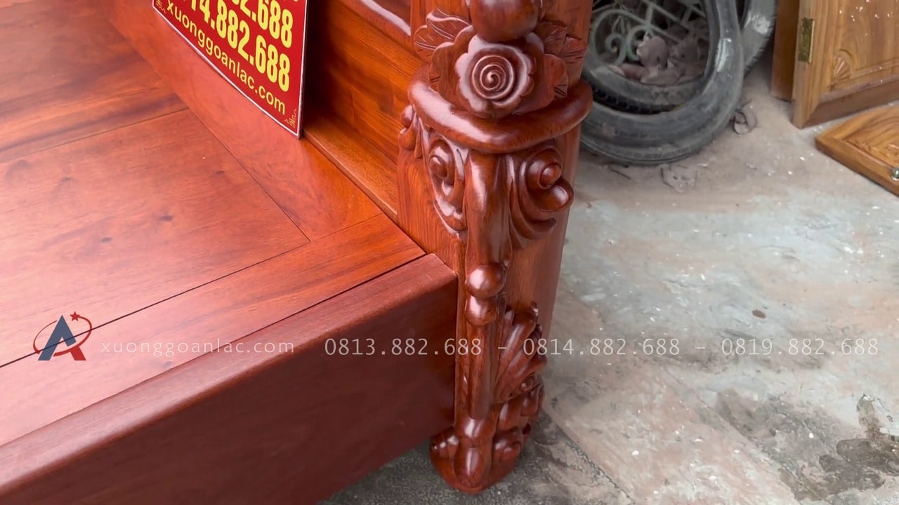 Giường hoa hồng 1m8 x 2m gỗ Hương Đá 22 chân vuông 15 đục con sò hoa hồng