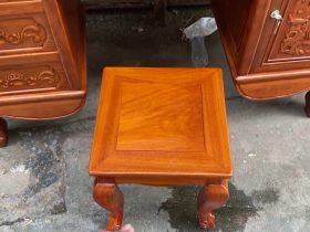 Combo giường ngủ chim trĩ + bàn phấn mẫu hoa hồng chất liệu gỗ gõ đỏ 23 đôn ngồi đi kèm với bàn phấn