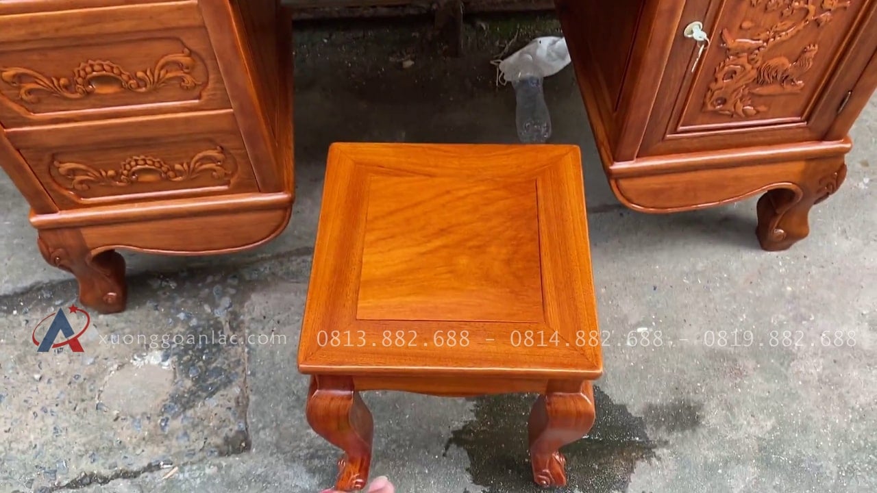 Combo giường ngủ chim trĩ + bàn phấn mẫu hoa hồng chất liệu gỗ gõ đỏ 12 đôn ngồi đi kèm với bàn phấn