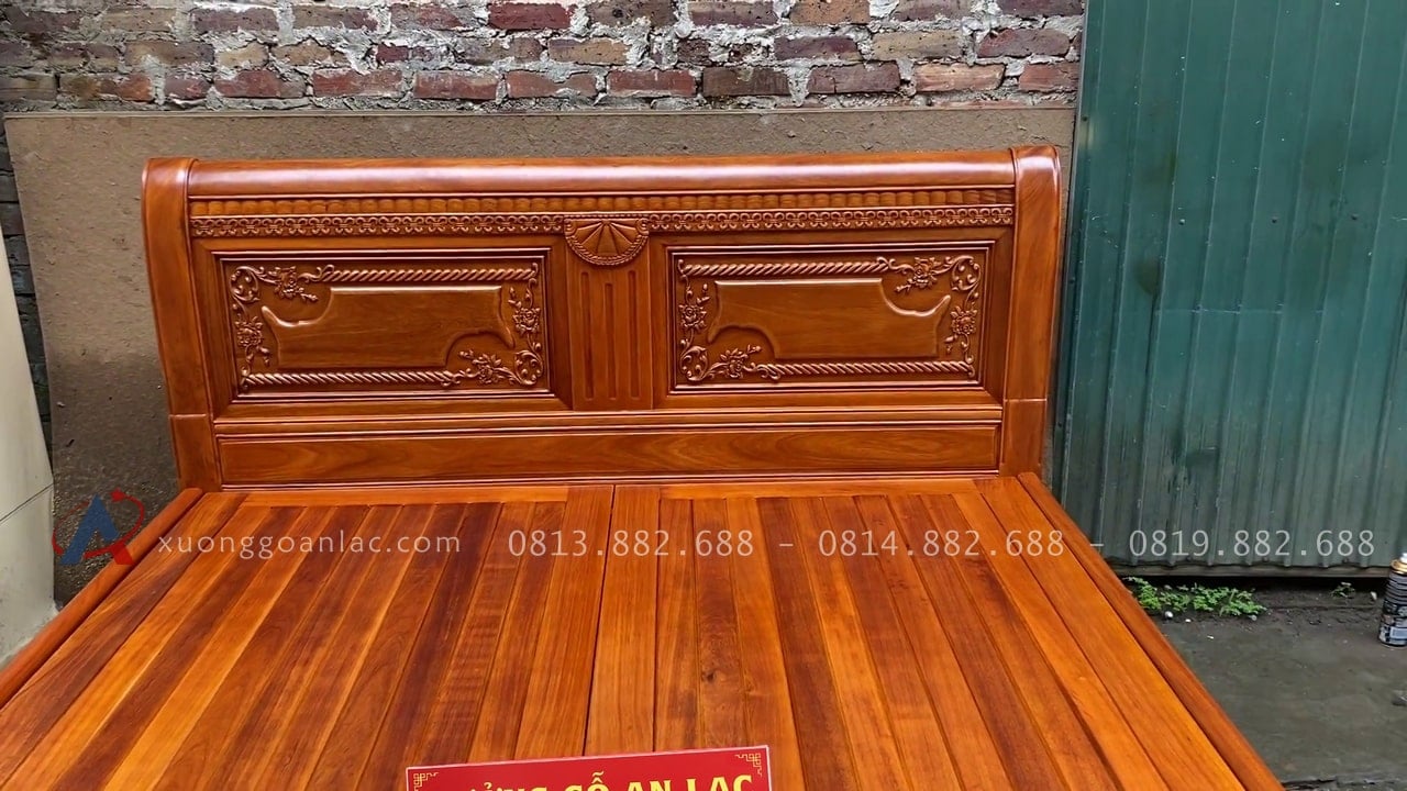 Combo giường ngủ mẫu chữ X gỗ gõ đỏ và án gian thờ mẫu như ý gỗ hương đá 31 đầu cao đục hoa tiết khung lá tây