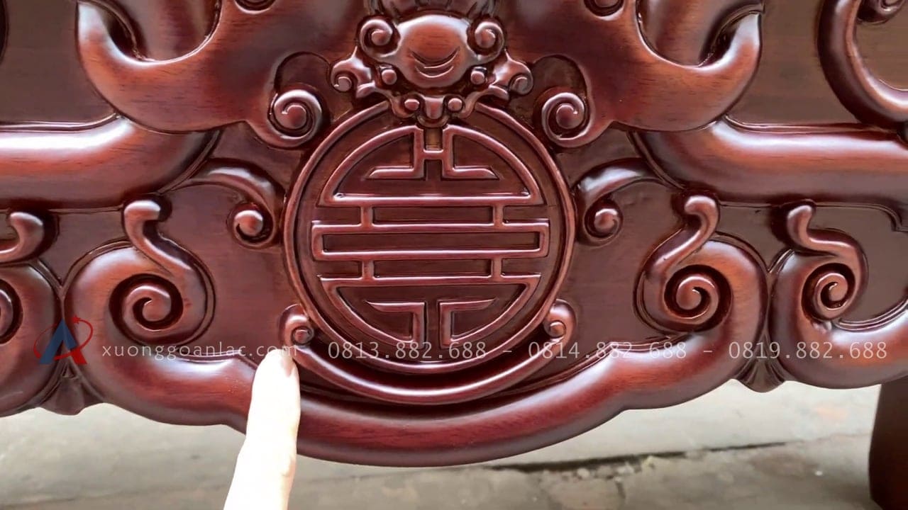2 mẫu án gian thờ hàng vip làm theo yêu cầu khách hàng 32 Hình tượng dơi chữ thọ ở trung tâm dạ tiền