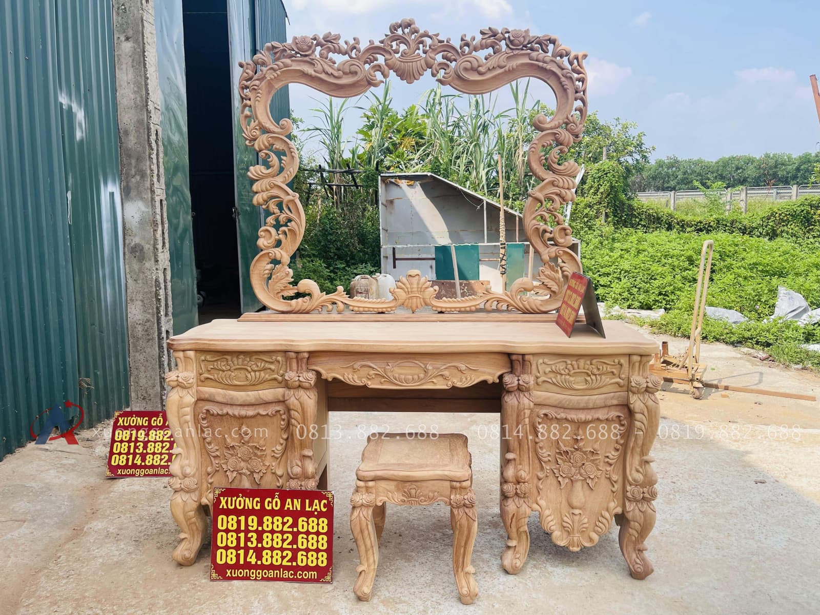 Cận cảnh hàng mộc bàn trang điểm hoàng gia cao cấp (Chị Thương, Ninh Bình) 26 bản mộc bàn phấn gỗ gõ đỏ