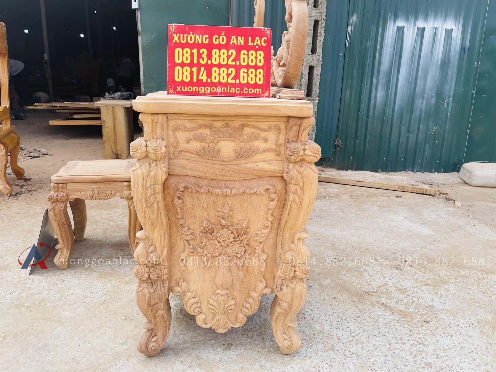 Cận cảnh hàng mộc bàn trang điểm hoàng gia cao cấp (Chị Thương, Ninh Bình) 38 hồi bàn cùng được thiết kế họa tiết