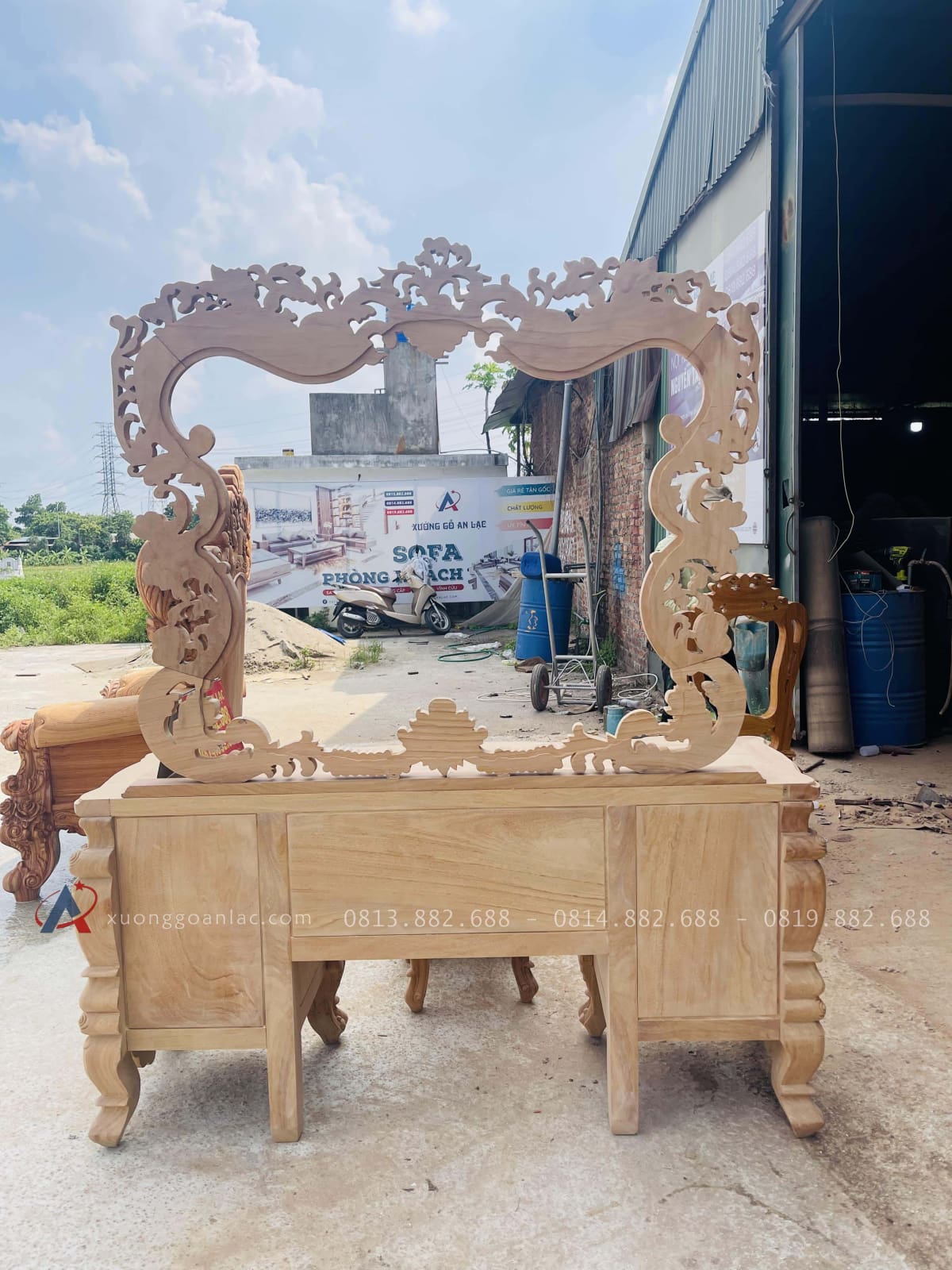 Cận cảnh hàng mộc bàn trang điểm hoàng gia cao cấp (Chị Thương, Ninh Bình) 28 mẫu bàn phấn tân cổ điển