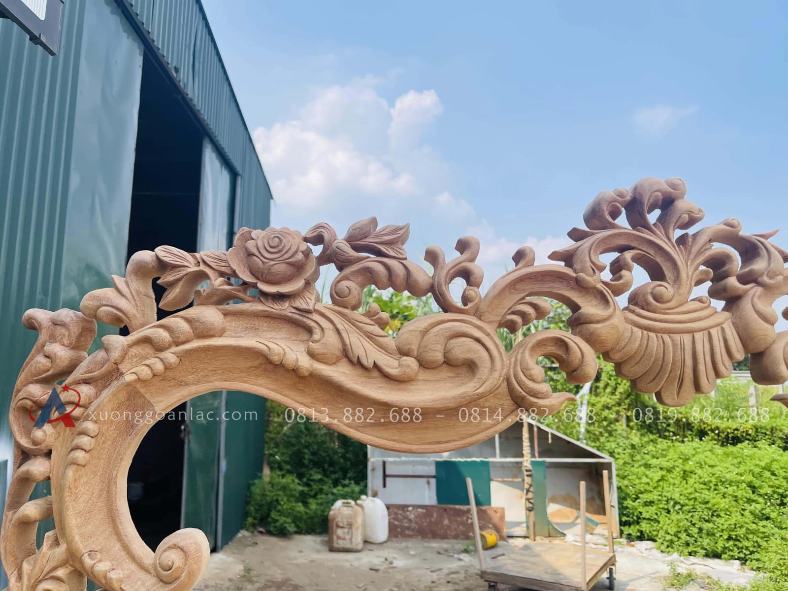 Cận cảnh hàng mộc bàn trang điểm hoàng gia cao cấp (Chị Thương, Ninh Bình) 32 họa tiết hoa hồng đục tay tinh xảo