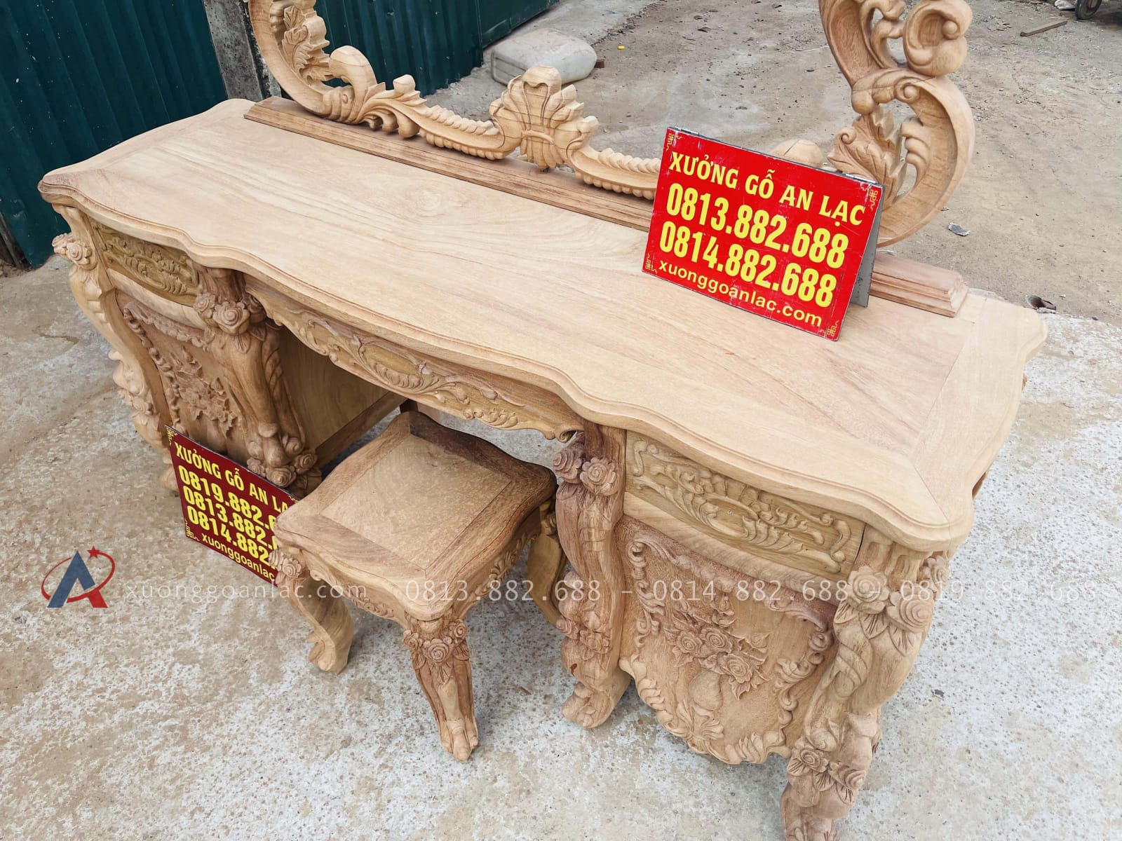 Cận cảnh hàng mộc bàn trang điểm hoàng gia cao cấp (Chị Thương, Ninh Bình) 34 mặt bàn phấn khung tranh