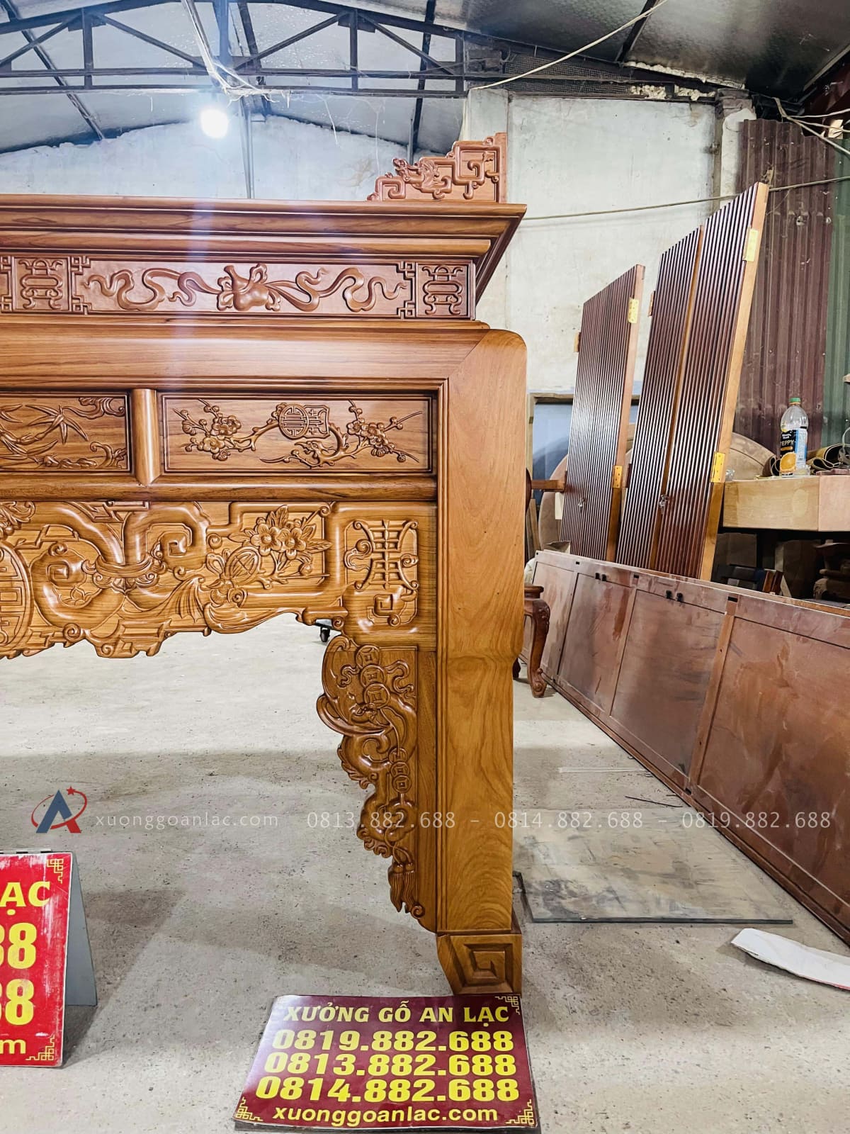 Án thờ Dơi Ngũ Phúc 2m17 gỗ gõ đỏ chân 14 chú Liêm - Bình Dương 33 yếm án gian đục tỉa trải dài theo chân