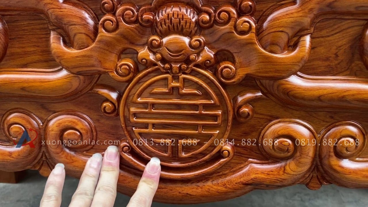 Án gian thờ nhị cấp hàng đặt 2m17 gỗ Hương Đá chân 14 giao Thái Nguyên 7 hình tượng dơi chữ thọ
