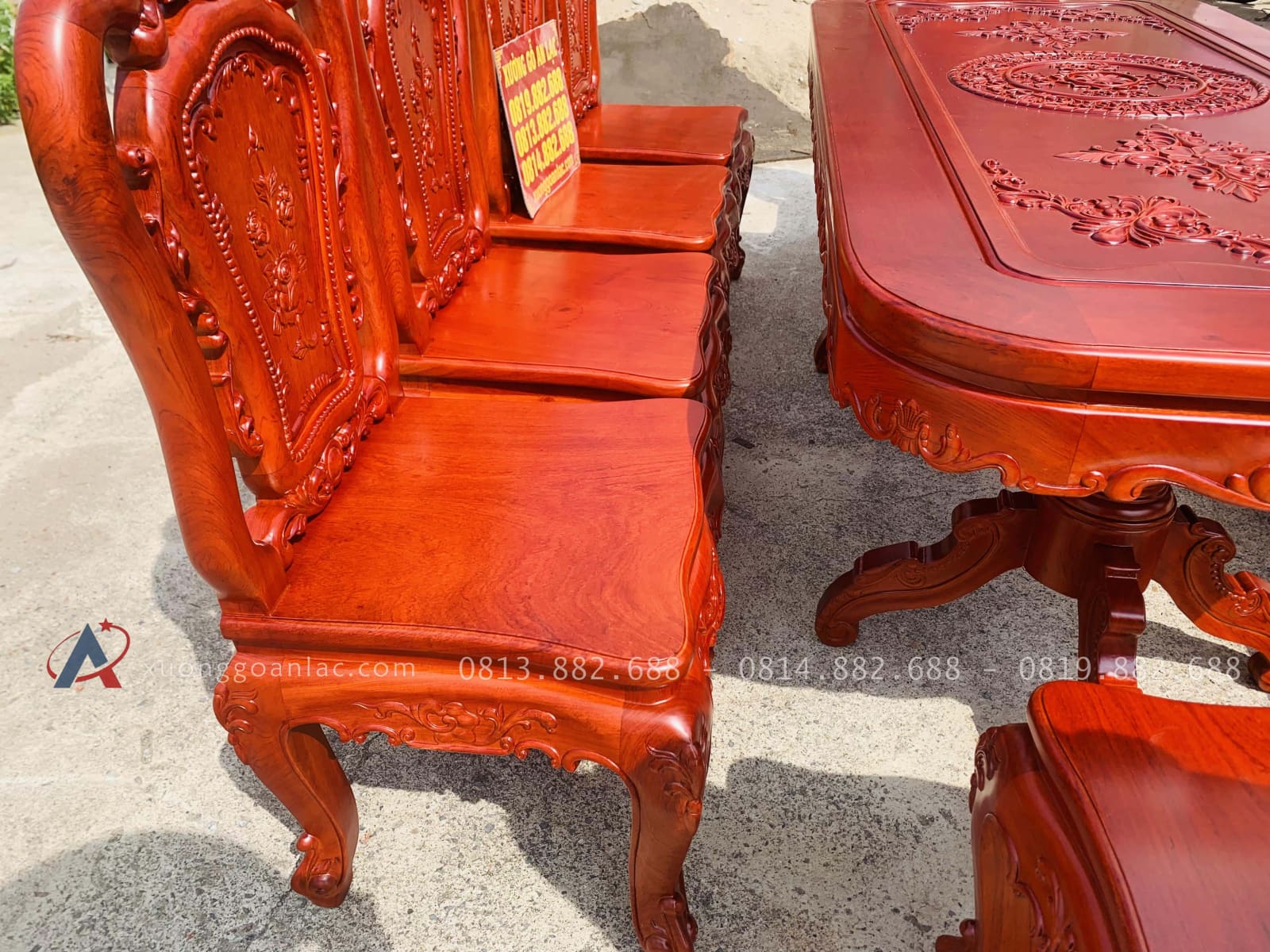 Bộ bàn ăn chữ nhật bo góc 10 ghế hồng hạt gỗ hương đá (Chú Thế, Cần Thơ) 35 ghế louis hồng hạt