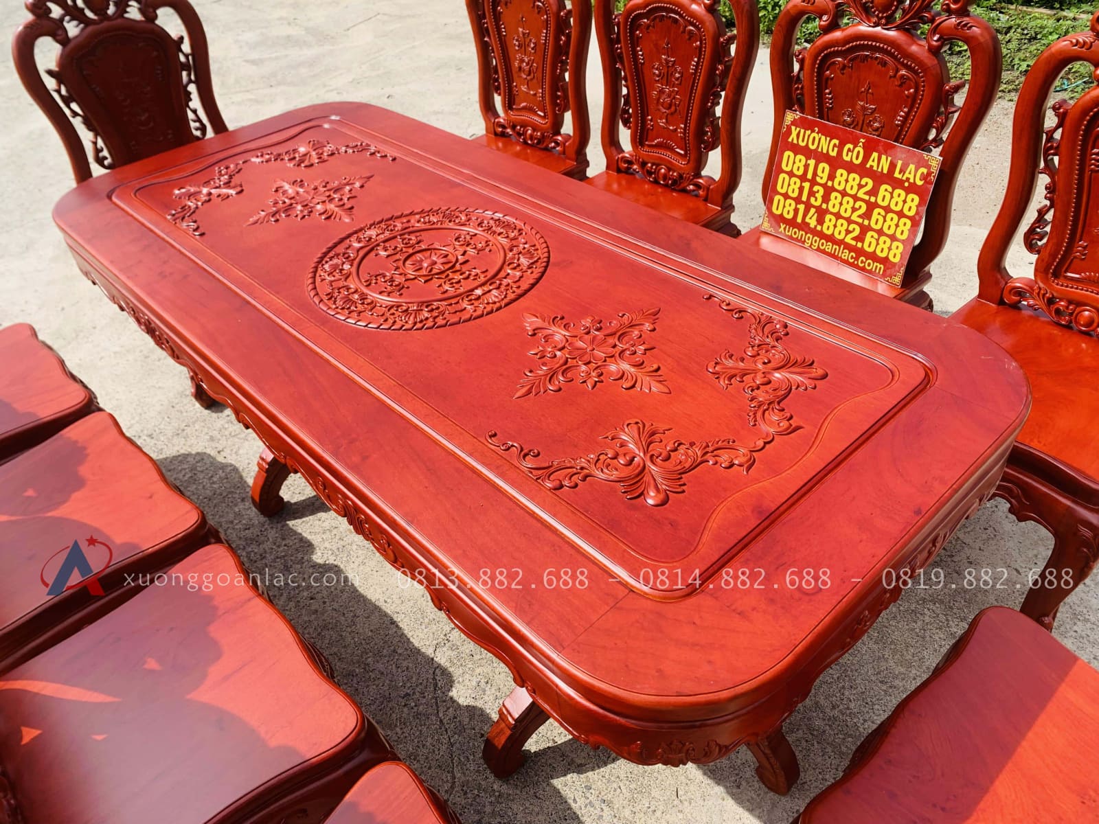 Bộ bàn ăn chữ nhật bo góc 10 ghế hồng hạt gỗ hương đá (Chú Thế, Cần Thơ) 31 mẫu bàn ăn mặt khung tranh