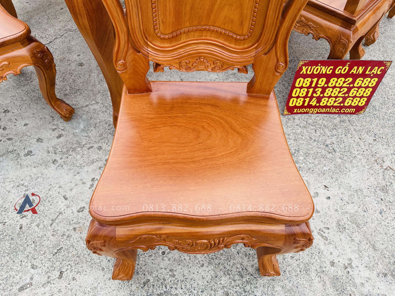 Bộ bàn ăn hoàng gia 8 ghế louis gỗ gõ (Anh Long, Đà Nẵng) 33 mặt ngồi ván liền bóng mịn