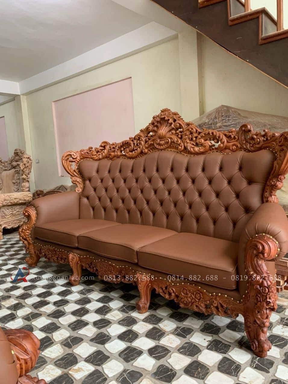 Bàn giao siêu phẩm hoàng gia bọc đệm 10 món gỗ gõ đỏ cho Anh Tuấn, Quảng Ninh 16 đaonr dài louis hoàng gia