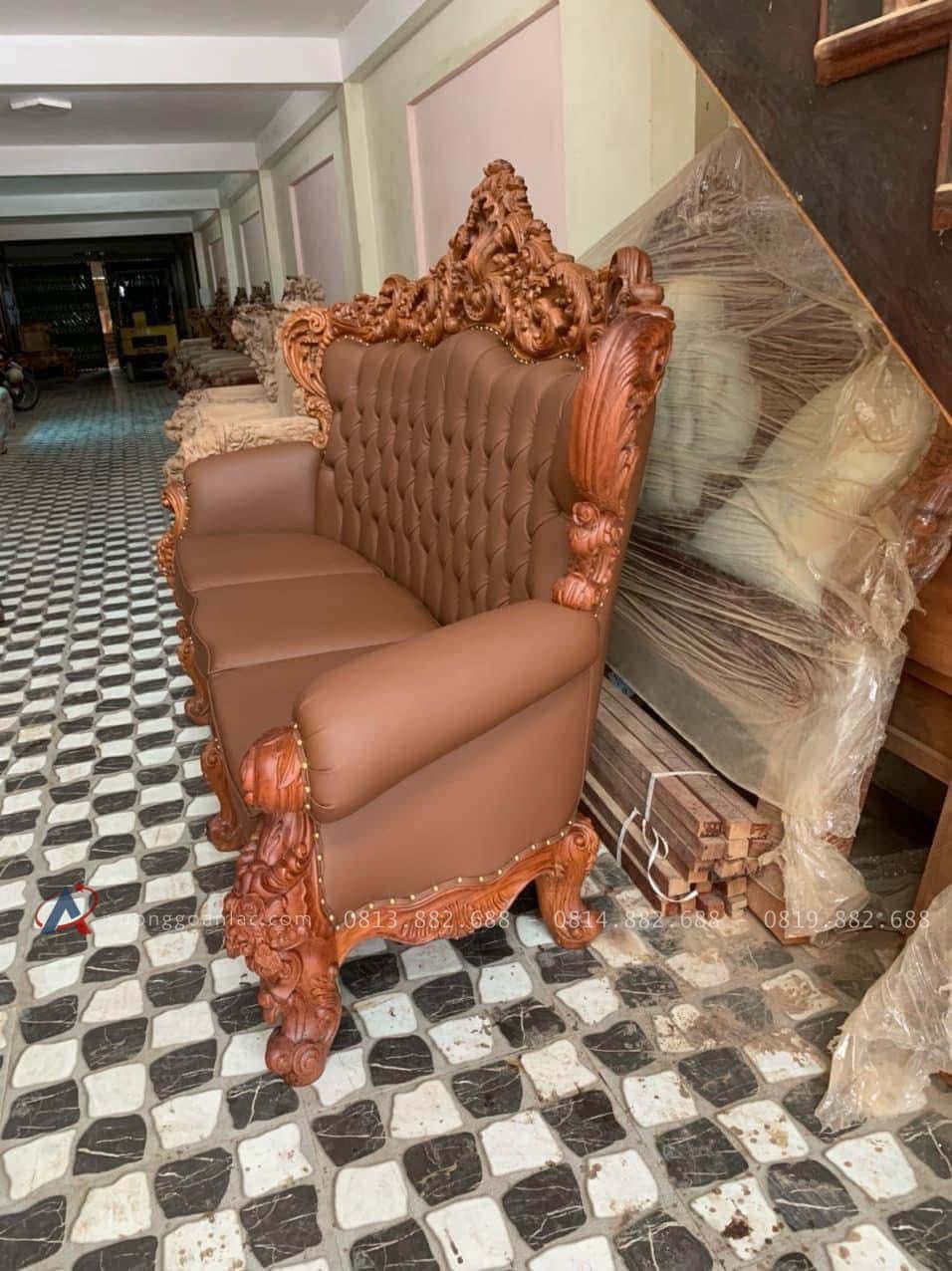 Bàn giao siêu phẩm hoàng gia bọc đệm 10 món gỗ gõ đỏ cho Anh Tuấn, Quảng Ninh 17 góc chụp nghiêng mẫu đảon dài