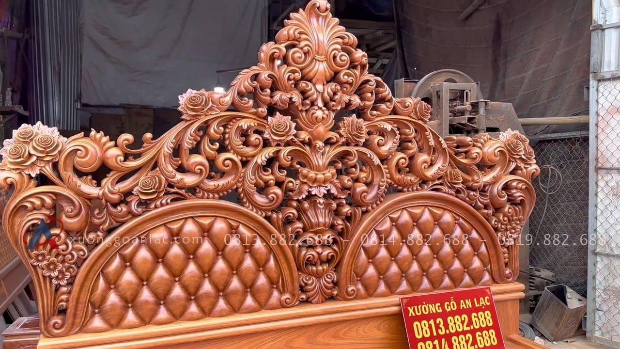 Giường hoàng gia nguyên khối gỗ gõ đỏ 16 phông vách đục trám bi