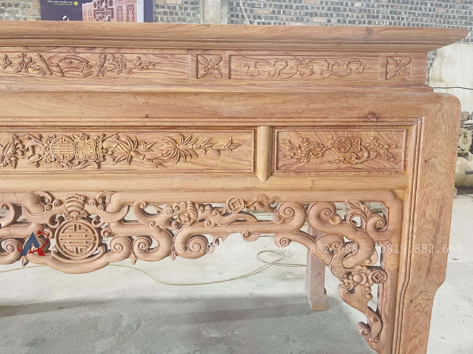 Mộc án gian Dơi Ngũ Phúc 1m97 gỗ hương đá cao cấp chân 12 (Chú Chiến, Bình Thuận) 34 cổ án gian đục cuốn thư hoa mai