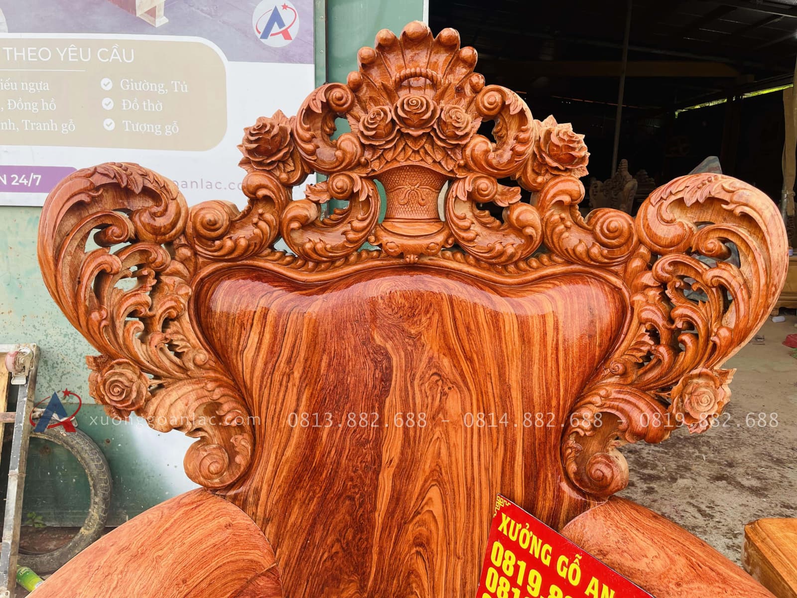 Mộc bộ bàn ghế hoàng gia vách tảng 10 món gỗ hương đá (Anh Quyết, Hà Tĩnh) 52 vách ghế giữ trơn chương đục hoa lá tây