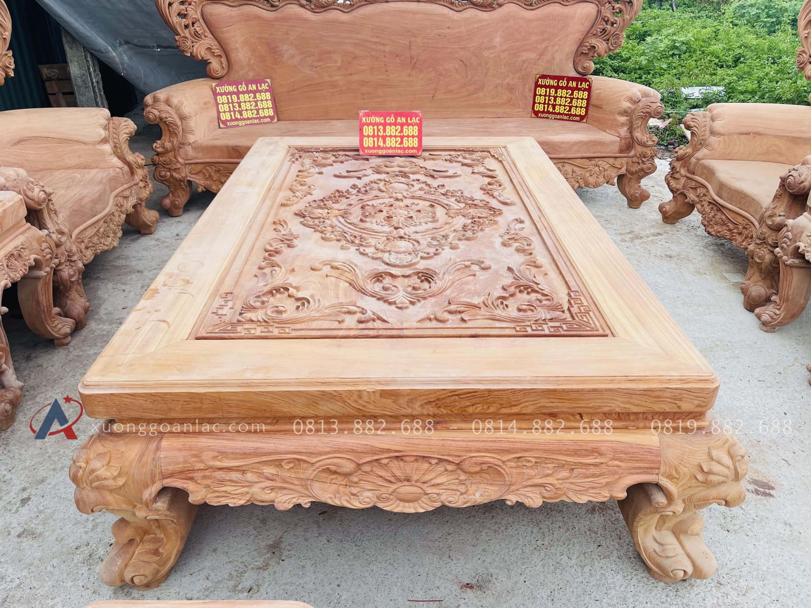Mộc bộ bàn ghế hoàng gia vách tảng 10 món gỗ hương đá (Anh Quyết, Hà Tĩnh) 38 Mẫu bàn trà gỗ hương đá