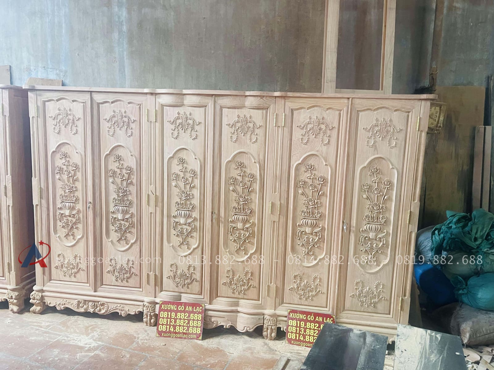 Mộc tủ quần áo hoàng gia gỗ hương đá 28 mẫu tủ quần áo hoàng gia