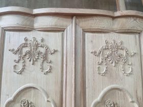 Mộc tủ quần áo hoàng gia gỗ hương đá 19 dải lá tây trên cánh tủ