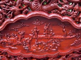 cận cảnh hình ảnh bát tiên ở trung tâm vách