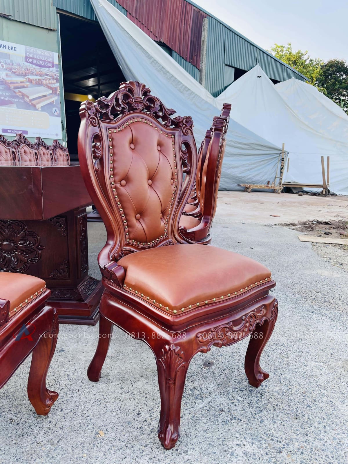Siêu phẩm bàn ăn nguyên khối 20 ghế louis bọc đệm gỗ gõ đỏ (Anh Thắng- Bắc Ninh) 35 ghế ngồi louis hoàng gia